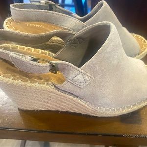 Toms mule style open toed sandal , wedge heel and back strap